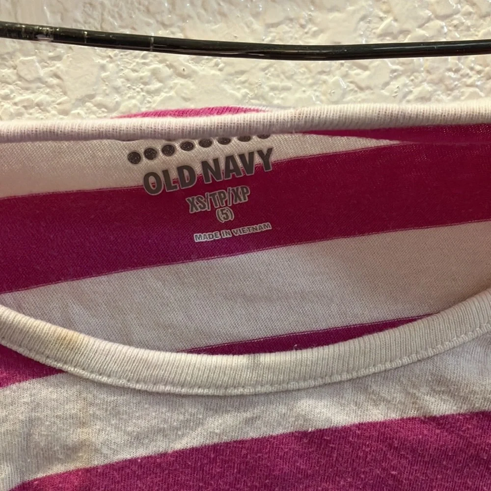 Girls old navy tee xs